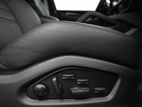 Certified 2025 Porsche Cayenne Turbo GT AWD/4WD image 15