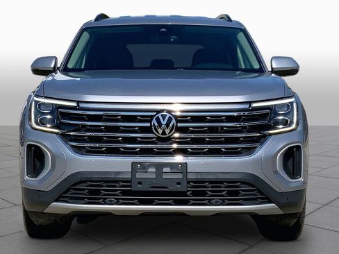 Used 2024 Volkswagen Atlas SE AWD/4WD image 4