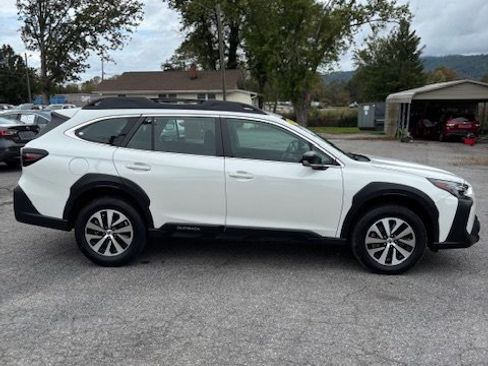 Used 2023 Subaru Outback image 5
