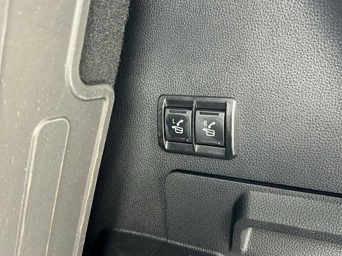 Used 2024 Toyota Sequoia SR5 w/ SR5 Premium Package AWD/4WD image 19