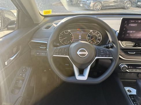 Used 2025 Nissan Altima 2.5 SV w/ SV Special Edition Package AWD/4WD image 13