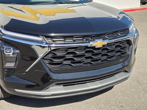 Certified 2025 Chevrolet Trax LT FWD image 8