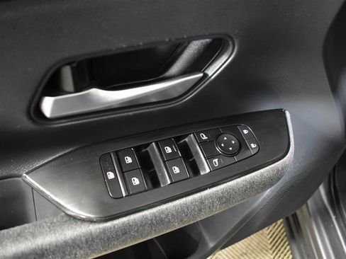 Certified 2025 Nissan Kicks SV image 8