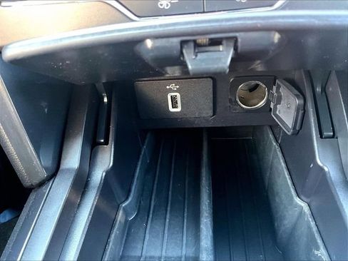 Used 2019 Ford Explorer XLT w/ Equipment Group 202A AWD/4WD image 27