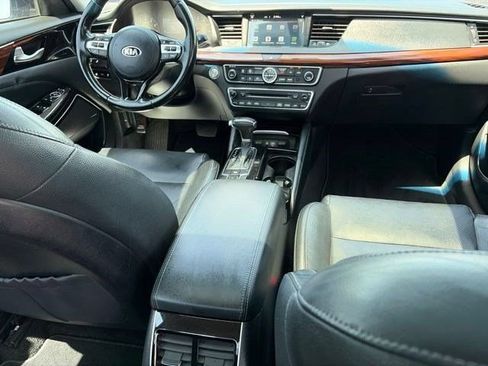 Used 2017 Kia Cadenza Premium w/ Luxury Package FWD image 39