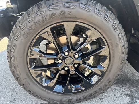 Used 2025 Jeep Gladiator Sport AWD/4WD image 2