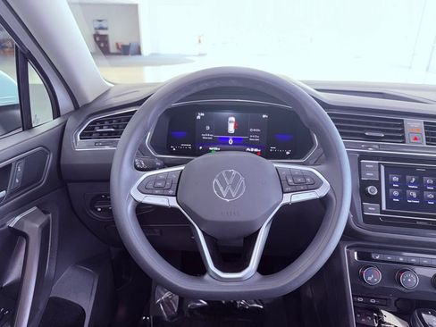Used 2022 Volkswagen Tiguan S image 16