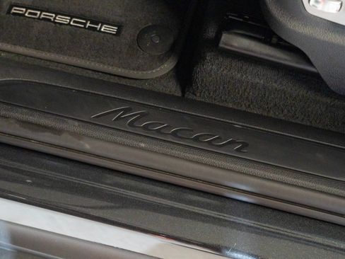 Certified 2026 Porsche Macan AWD/4WD image 13