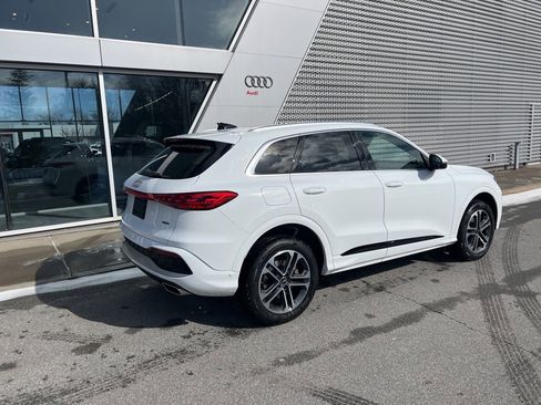 Used 2025 Audi Q5 Premium w/ Convenience Package image 23
