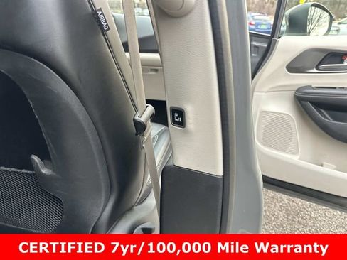 Certified 2023 Chrysler Pacifica Touring-L image 13