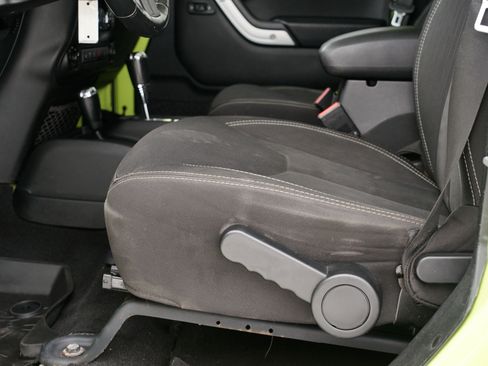 Used 2016 Jeep Wrangler Unlimited Sahara w/ Dual Top Group image 15