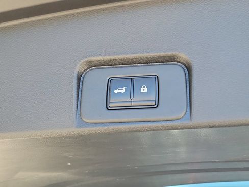 Used 2025 Nissan Rogue SV FWD image 8
