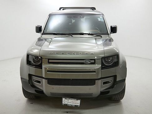 Used 2024 Land Rover Defender 130 X-Dynamic SE image 5