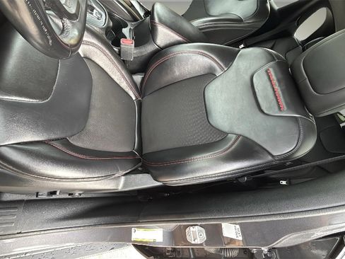 Used 2020 Jeep Cherokee Trailhawk image 20