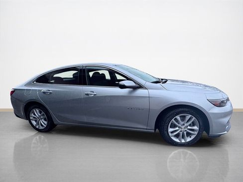 Used 2018 Chevrolet Malibu LT image 2