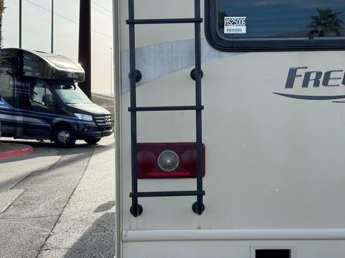 Used 2016 Ford E-450 and Econoline 450 Super Duty w/ Motorhome Prep Package image 16