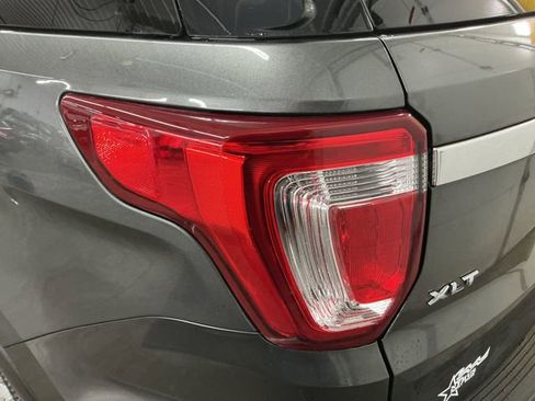Used 2018 Ford Explorer XLT image 18