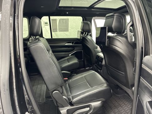 Used 2024 Jeep Wagoneer L Series III w/ Premium Group I AWD/4WD image 11