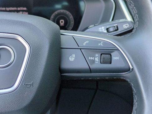 Used 2023 Audi Q5 e Premium w/ Convenience Package image 16