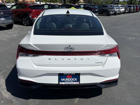 Certified 2023 Hyundai Elantra Limited w/ Preferred Accessory Package FWD image 9