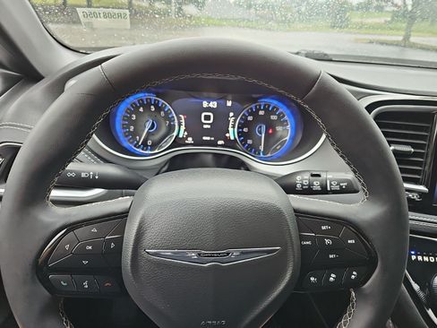 Used 2025 Chrysler Pacifica Limited FWD image 21