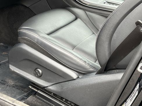 Used 2021 Mercedes-Benz GLC 300 4MATIC image 11