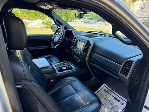 Used 2019 Ford Expedition Max XLT w/ Equipment Group 202A AWD/4WD image 27