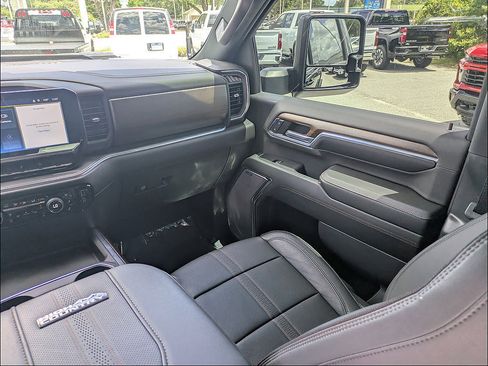 Used 2024 Chevrolet Silverado 2500 High Country w/ Midnight Edition AWD/4WD image 17