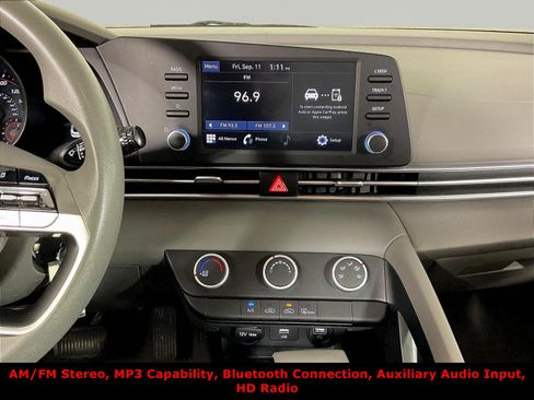 Used 2022 Hyundai Elantra SE FWD image 9