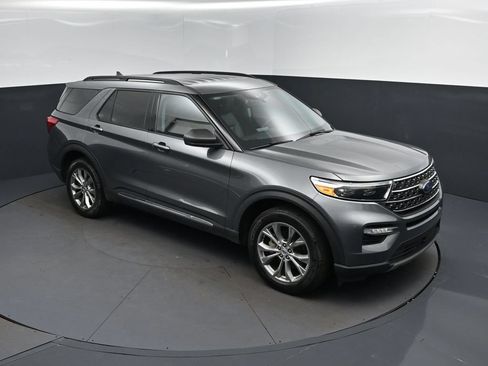 Used 2023 Ford Explorer XLT w/ Equipment Group 202A AWD/4WD image 36