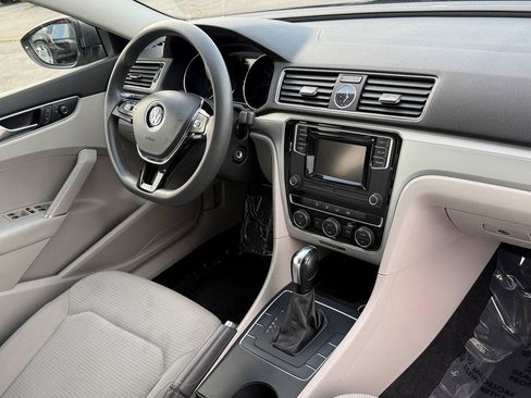 Used 2016 Volkswagen Passat 1.8T S FWD image 12
