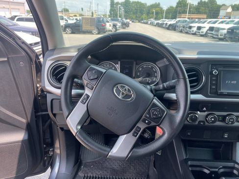 Used 2019 Toyota Tacoma SR5 AWD/4WD image 16