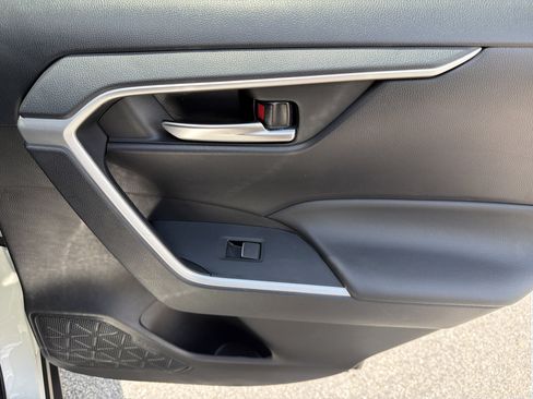 Certified 2025 Toyota RAV4 XLE FWD image 27