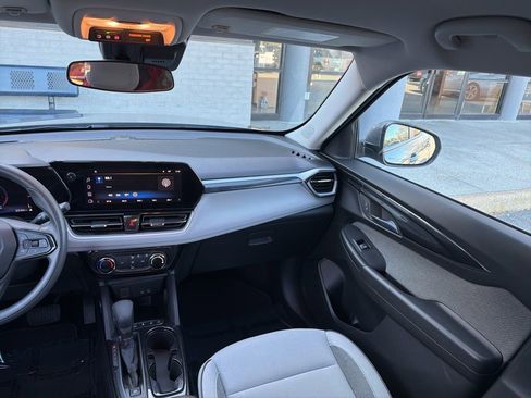 Used 2025 Chevrolet TrailBlazer LT AWD/4WD image 11