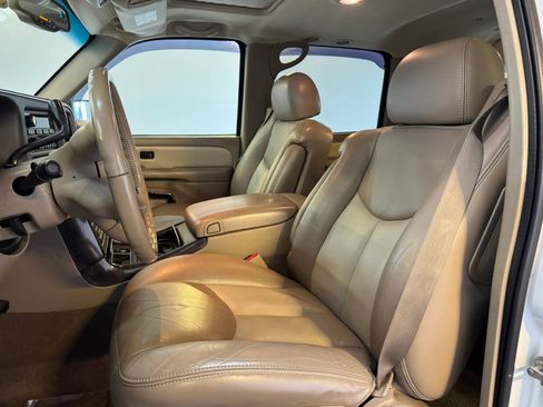 Used 2004 GMC Yukon XL Denali image 14