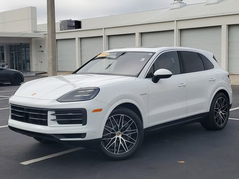 Used 2024 Porsche Cayenne E-Hybrid image 1