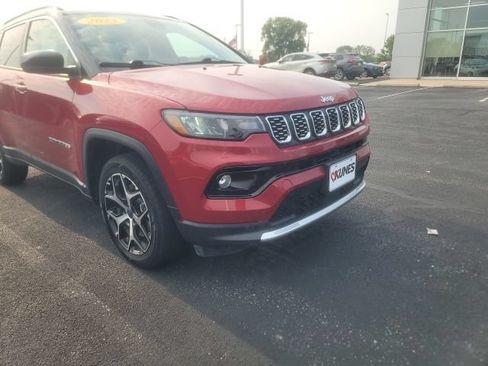 Used 2025 Jeep Compass Limited AWD/4WD image 5