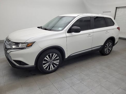 Used 2019 Mitsubishi Outlander ES image 2