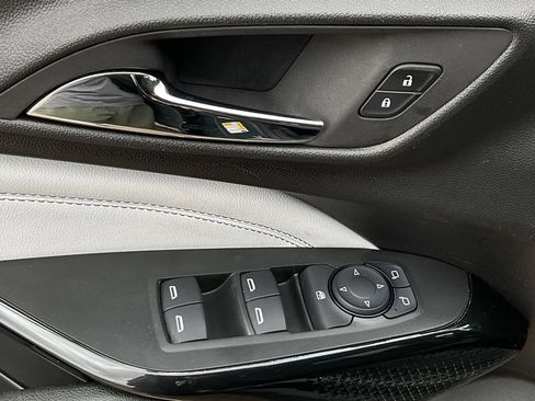 Used 2025 Chevrolet Trax LT w/ LT Convenience Package image 13