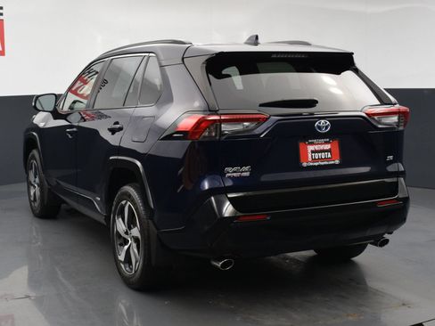 Used 2022 Toyota RAV4 SE w/ Weather & Moonroof Package AWD/4WD image 3