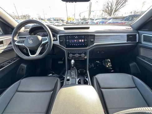Used 2023 Volkswagen Atlas Cross Sport SE w/ Panoramic Sunroof Package image 22