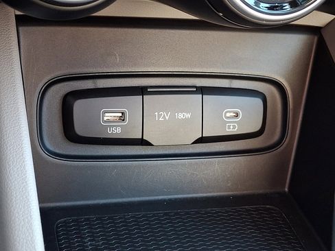 Certified 2025 Hyundai Venue SEL FWD image 24