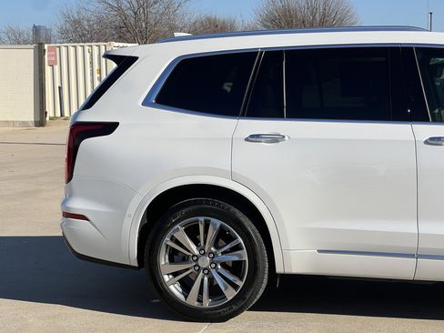 Used 2021 Cadillac XT6 Premium Luxury w/ Platinum Package image 11