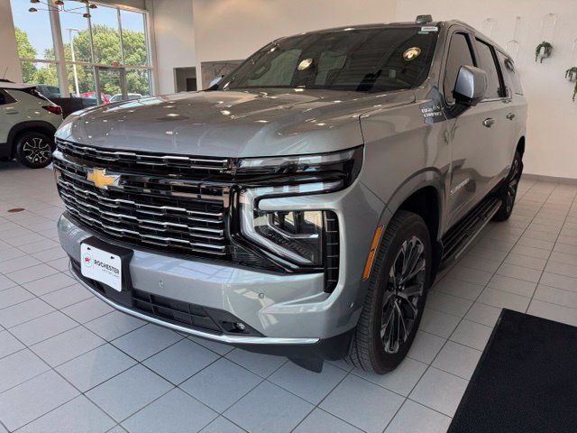 Used 2025 Chevrolet Suburban High Country AWD/4WD image 29