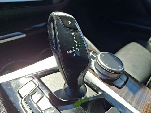 Used 2019 BMW 530i xDrive w/ Convenience Package AWD/4WD image 16