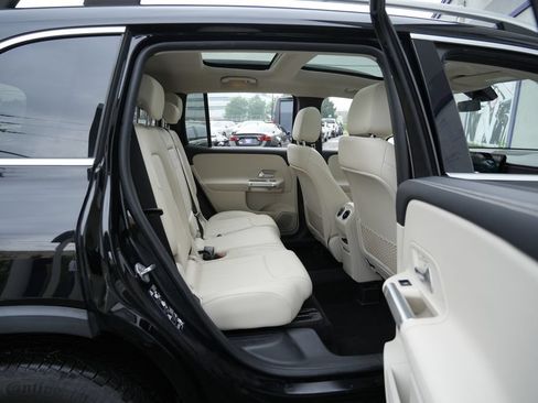 Used 2022 Mercedes-Benz GLB 250 4MATIC image 40