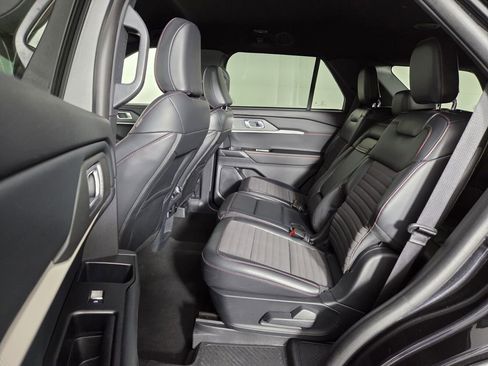 Used 2025 Ford Explorer ST-Line w/ ST-Line Street Pack image 28