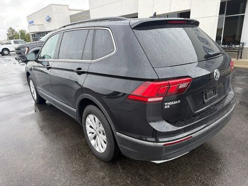 Used 2018 Volkswagen Tiguan SE w/ Panoramic Sunroof Package FWD image 2