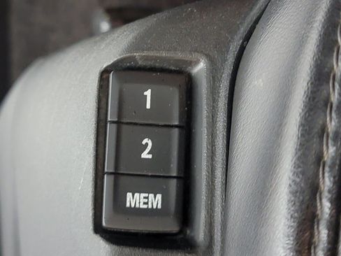 Used 2016 Chevrolet Equinox LTZ w/ Enhanced Convenience Package FWD image 28