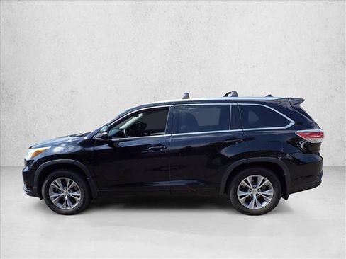 Used 2015 Toyota Highlander XLE AWD/4WD image 2